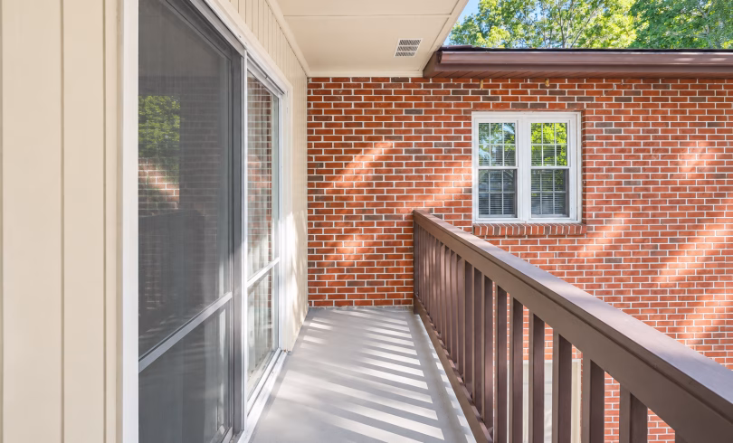 Heath St 1 bed balcony