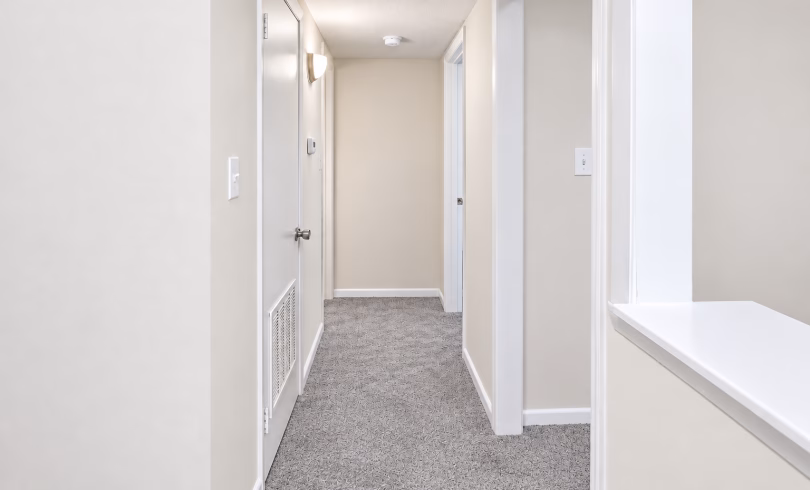 Heath St 1 bed hallway